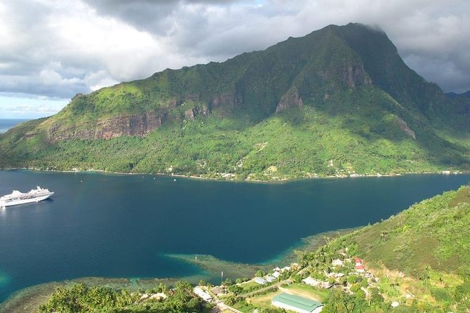 4x4 Moorea Safari Tours : Private tours - Belvedere Lookout and the first big Moorea view