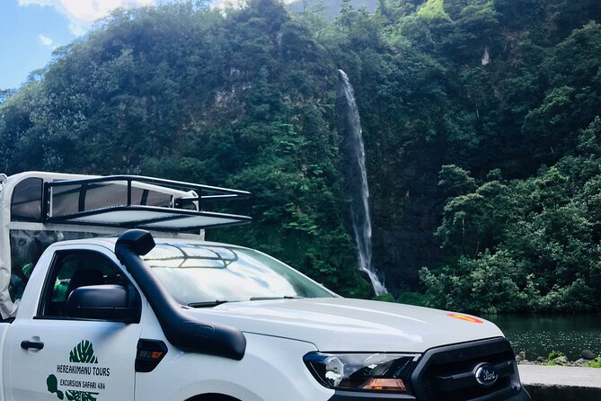 4x4 Safari HEREAKIMANU Tour in the Heart of Tahiti - Entering the Papenoo Valley by open-air 4x4