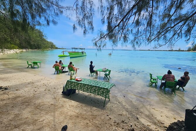 Activity/Excursion Lagoon Tour to Moorea by Canoe 6 hours - Cook Bay and Opunohu Bay, with mountains all around