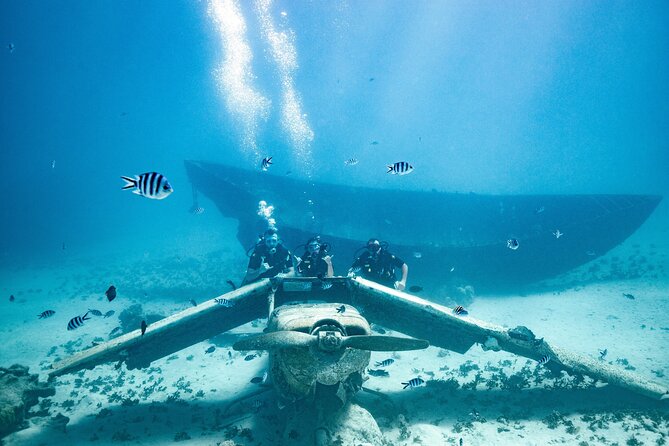 Baptism diving in the turquoise waters of Tahiti - The Strange Pleasure of Weightlessness