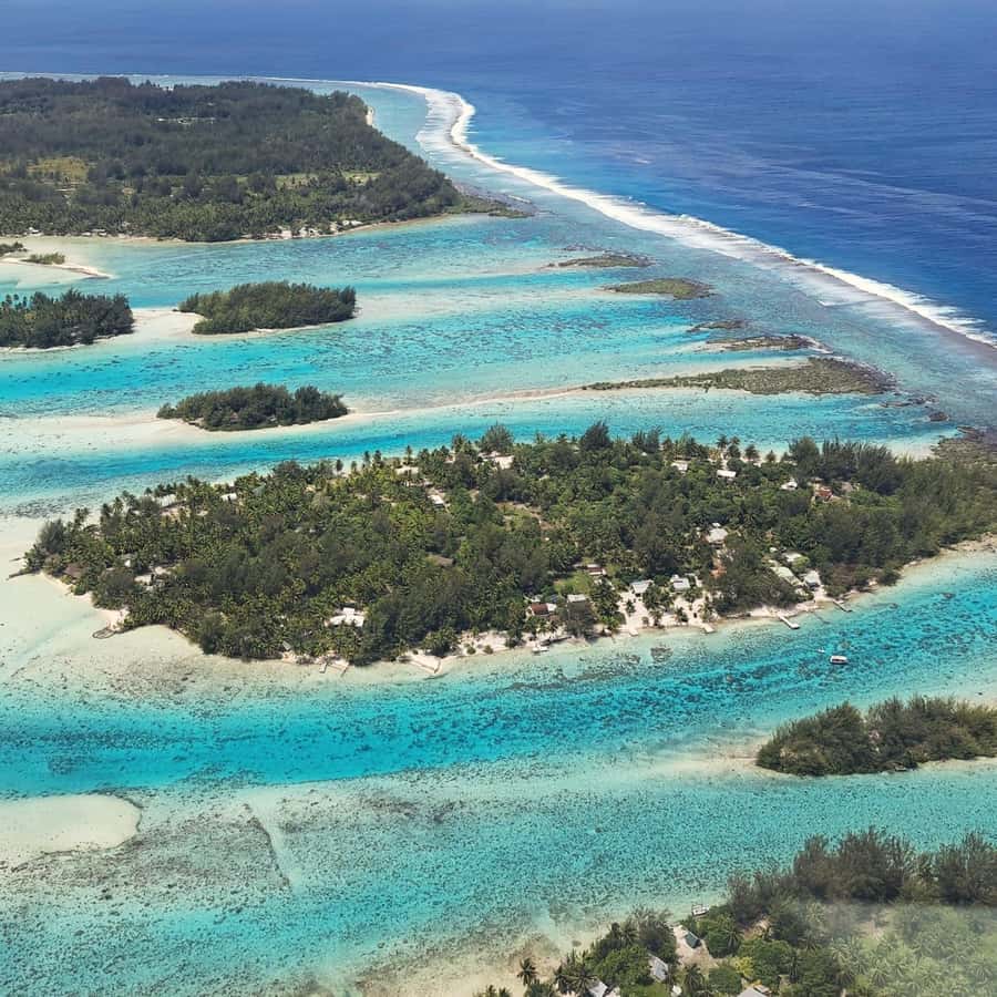Bora-Bora 30 minutes private flight in light aircraft - A complete circuit in about 30 minutes