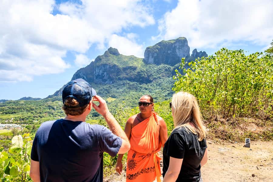 Bora Bora: 4WD History & Culture Tour - WWII sites from the American presence in 1942