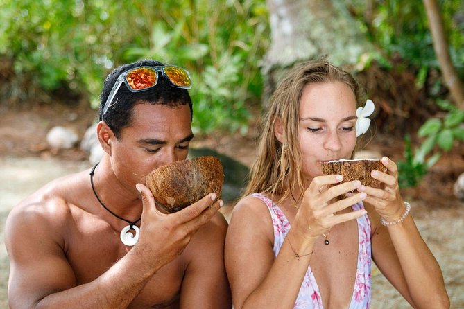 Bora Bora 4WD Tour Including Lunch at Lucky House & Jet Ski Tour - Guides, safety, and the small-group setting