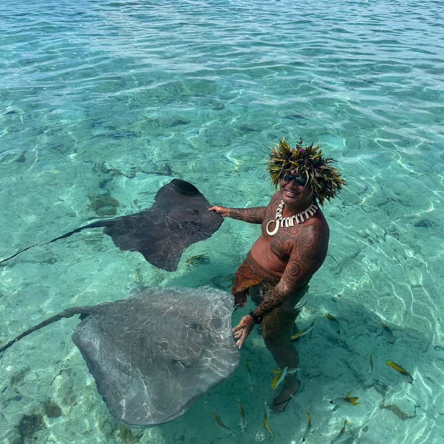 Bora Bora: Blue Lagoon Cruise, Snorkeling and Lunch . - Meeting the boat at your hotel pontoon