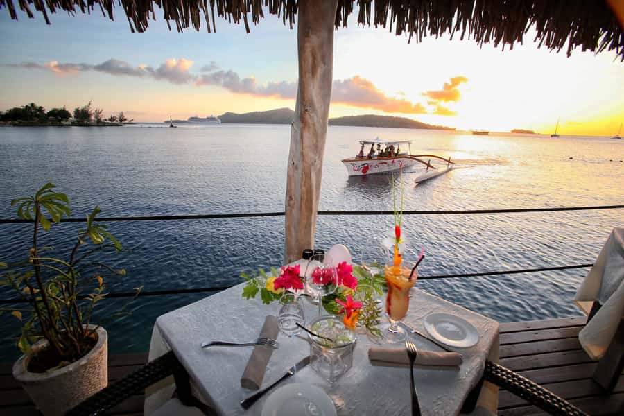 Bora Bora: Combo Sunset Cruise & Romantic Dinner at St James - Setting out on Bora Bora’s lagoon