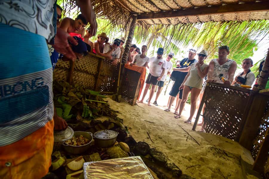 Bora Bora: Full-Day Lagoon Snorkelling Tour - The coral garden is the best snorkelling stop