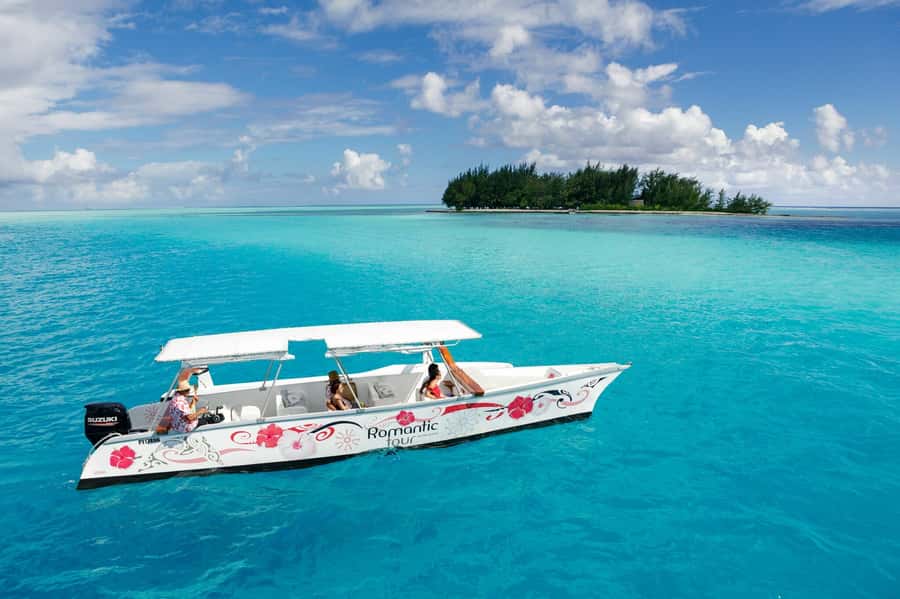 Bora Bora Luxury Tour and Beach Picnic - Setting out across Bora Bora’s lagoon