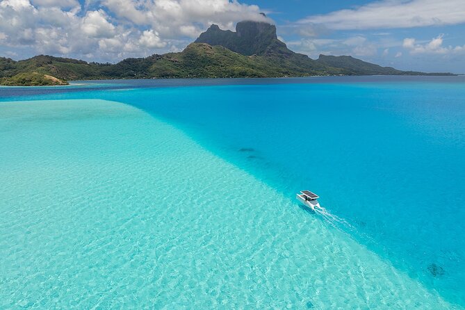 Bora Bora Private Solar Boat Experience - Manta rays and the first look beneath the surface