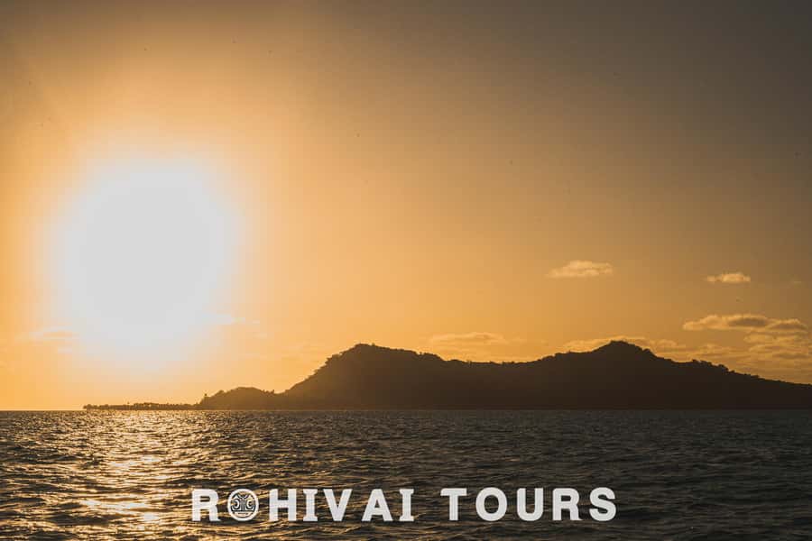 Bora Bora: Private Sunset cruise on the lagoon - Meeting at the hotel pier