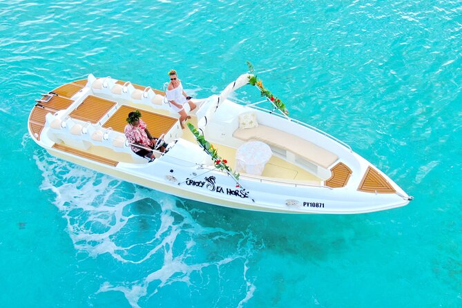 Crazyseahorseborabora Comfortable boat , sensational snorkeling . - Meeting the Boat at 8:30 am