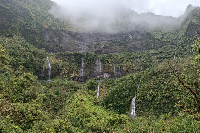 Découvrez le Mana durant la traversée de Tahiti en 4x4 Safari - Waterfalls, sacred places, and photo stops