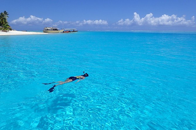 Discover the black pearl in Bora Bora - A calm finish with fruit and Mount Otemanu views