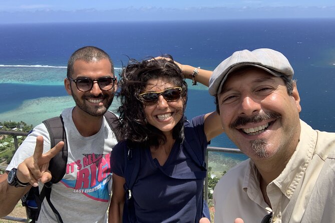 Discovering Moorea from Tahiti in 4x4 with the Ferry Terevau - Belvedere Lookout and the inland valley
