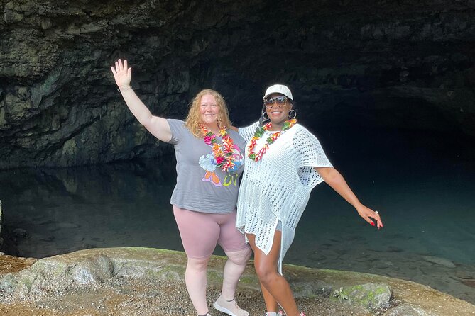 Discovering the emblematic sites of Tahiti - Mara’a Grotto gives the route a quieter mood
