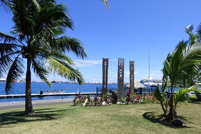 Discovering the emblematic sites of Tahiti - Parc Vaipoopoo finishes with Moorea in view