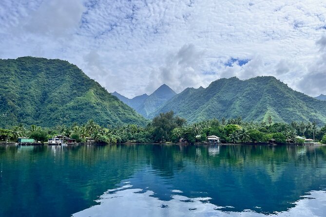 Excursion to discover the authentic Tahiti Peninsula 4:00 - Teahupo’o and the famous wave area