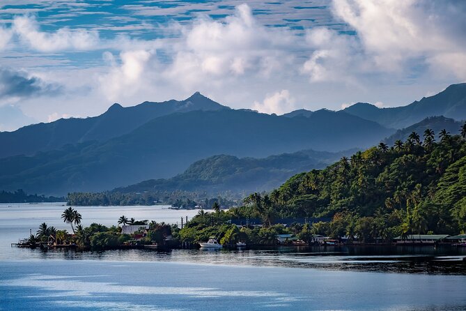 Explore Tahiti Nui, its landscapes and iconic sites. - Arahurahu Marae: the cultural heart of the route