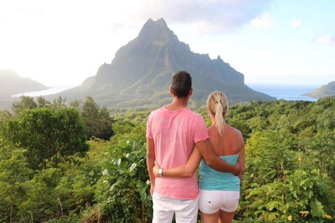 Franckyfranck Tours Moorea - Half day Tours - Belvedere Lookout puts the two bays in context
