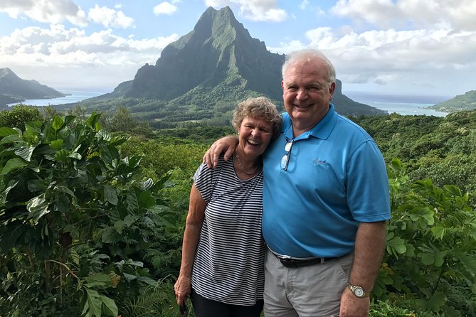 Franckyfranck tours Moorea - Tours privés // Private half day tours - Belvedere Lookout and the view toward Mount Rotui