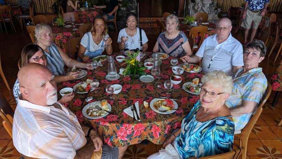 From Papeete: Tahiti Highlights Full-Day Private Tour - Lunch at Gauguin comes with lagoon views