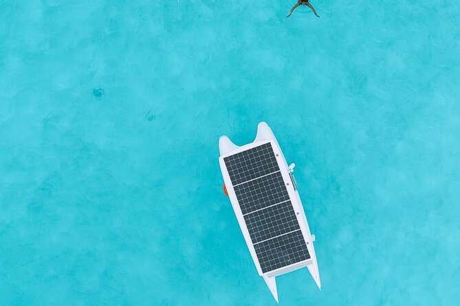 Full Day Solar Boat–Explores Bora Bora at the Rhythm of the Lagoon - Stop two: manta rays in open water