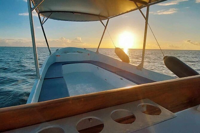 Guided sunset cruise on Raiatea Lagoon - Charcuterie and rum punch at sunset