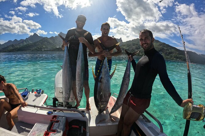 Half-day Big Fishing in Moorea on shared tour - Searching for birds, bait, and a sudden strike
