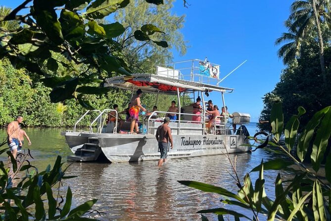 Half day Tahiti Peninsula and Teahupoo boat tour (shared boat) - Food, drinks, and the family-run atmosphere