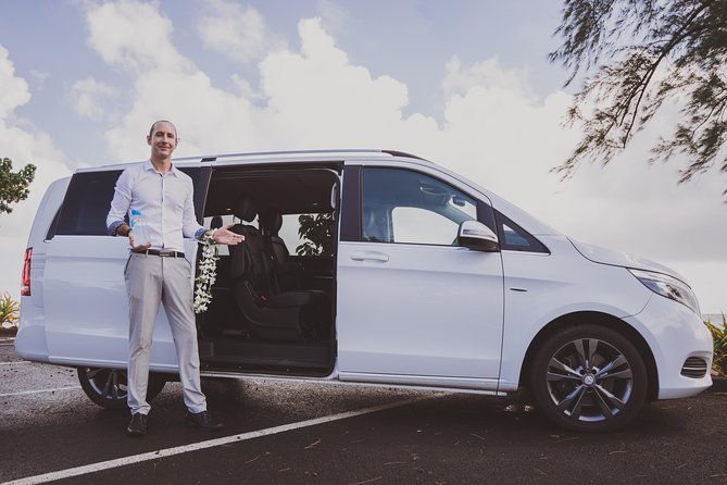 International private transfer, arrival departure, airport pier hotel rental - A calm first step after landing in Papeete