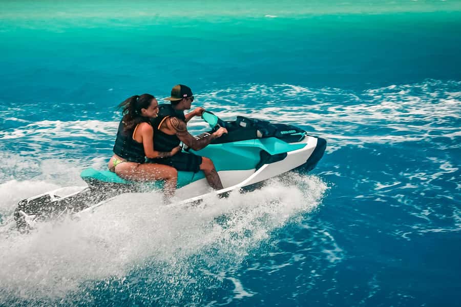 Jet Ski Around Bora Bora - Speed Through Paradise - Key points at a glance