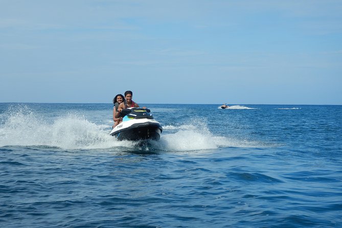 Jet-Ski Découverte 1H00 Jet Ski excursion to Moorea (Single or two-seater) - The northwest coast from a jet ski
