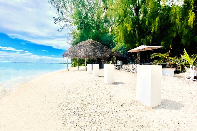 Lagoon Tour + lunch with your feet in the water on a Motu - Starting at 9:00 a.m. in Moorea