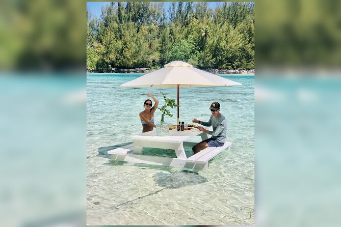 Lagoon Tour + lunch with your feet in the water on a Motu - Stop one: stingrays and sharks