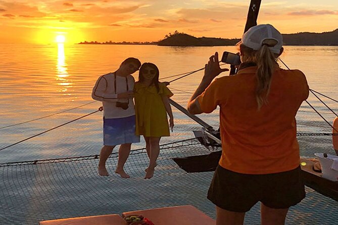 LUXURY PRIVATE Catamaran Bora Bora : The Sunset Escape - What the crew adds to the evening