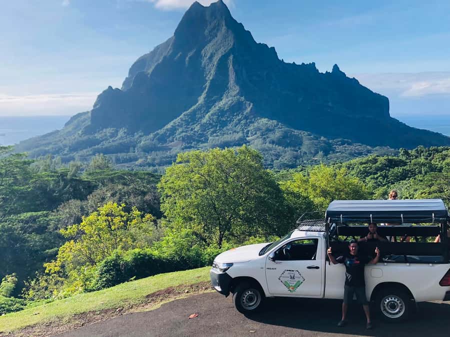 Moorea:4X4 safari excursion between land and sea with lunch - Starting with Magic Mountain above Moorea