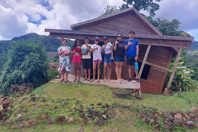 Private and guided visit to Mystery House Raiatea - Meeting Gérard, the inventor-guide