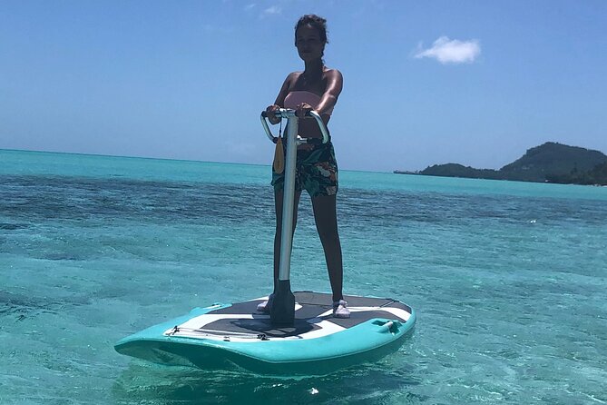 Private Electric Paddle Cruise in Bora Bora - Gliding along the Bora Bora shoreline