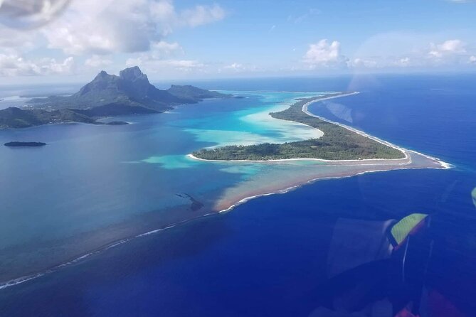 Private flight, in a light plane over the Polynesian motus from Raiatea - The longer flight and the Bora Bora option