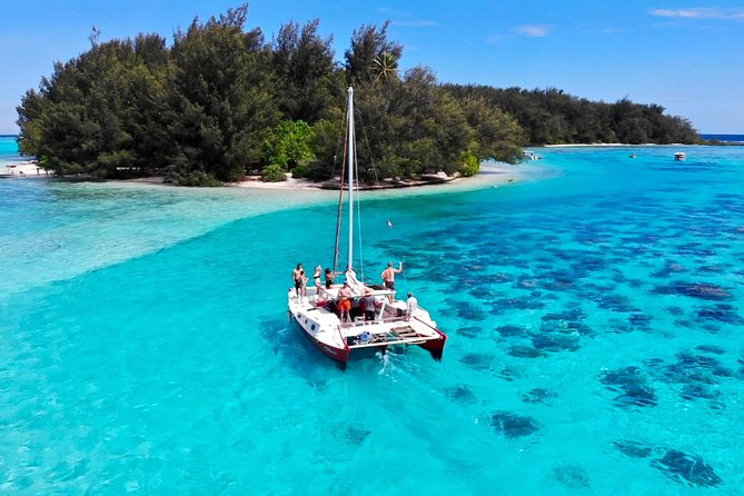 PRIVATE Full Day Tour : Moorea Snorkeling & Sailing on a Catamaran named Taboo - Sailing beyond the reef for Moorea views