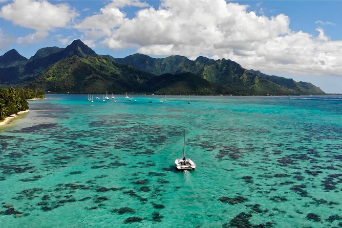 PRIVATE Full Day Tour : Moorea Snorkeling & Sailing on a Catamaran named Taboo - Setting out from Moorea at 7:25 a.m.