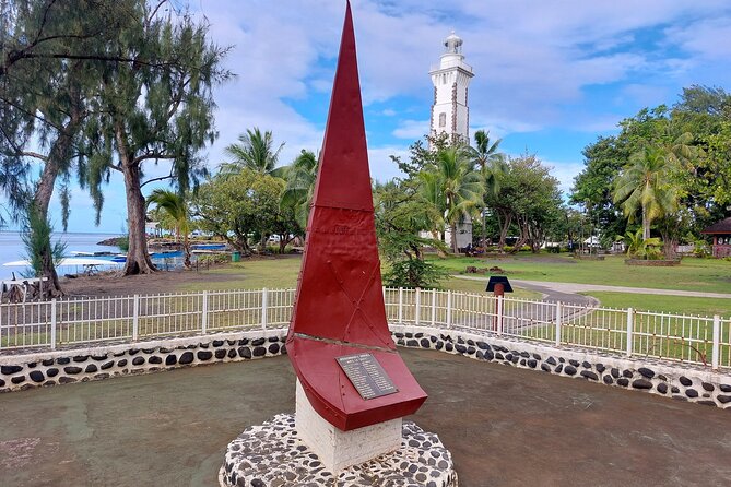 Private Half-Day — Papeete City & East Coast Nature - Belvédère du Tahara’a and the view toward Moorea