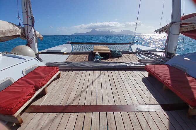 Private Half Day Sailing Excursion on the Lagoon of Tahiti - The first stop: wreck sites at 10 to 12 meters