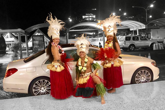 Private transfer Airport, Hotels, Pensions, Ferry, Restaurants - A private vehicle for the first 15 to 40 minutes
