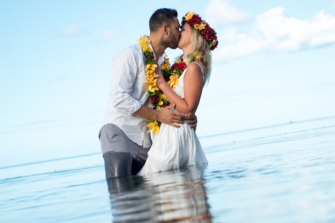 Professional Photo Shooting in Moorea, unique session adapted - Is $303.66 good value for up to six people?