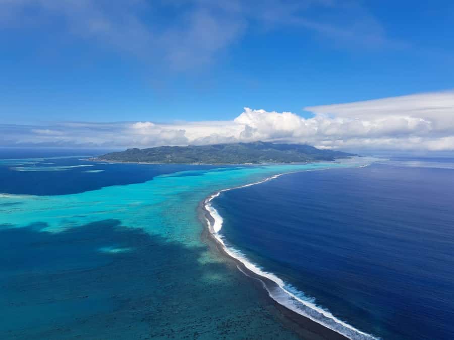Raiatea: Bora Bora and Taha'a Private Scenic Flight one hour - Georges and the human side of the flight