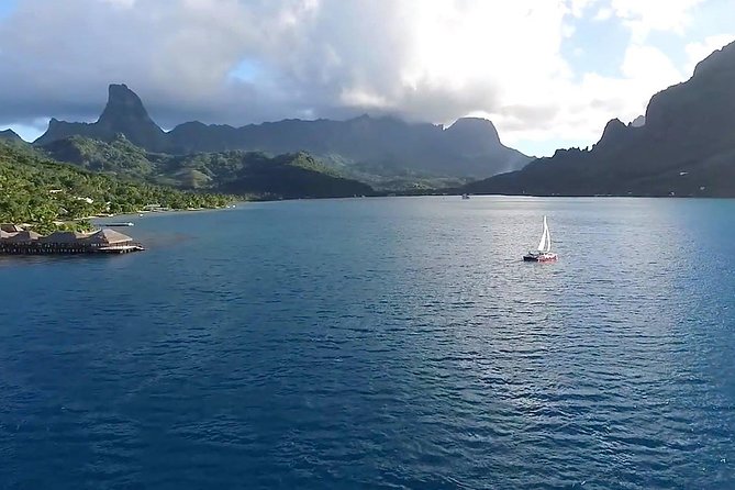 Sunset Cruise : Moorea Sailing on a Catamaran named Taboo - How the Captains Shape the Experience