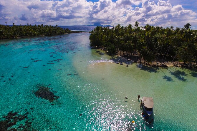 Tahaa Lagoon Tour -Departure Raiatea-Small groups (max 12 p) - Guides, music, and the human side of the trip