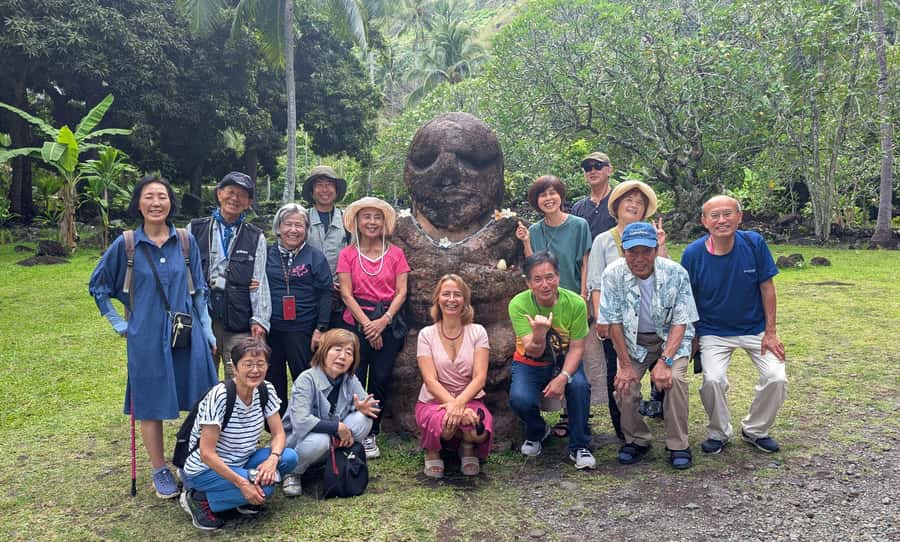 Tahiti: Private Half Day Culture and Nature Highlights Tour - Walking to Marae Arahurahu