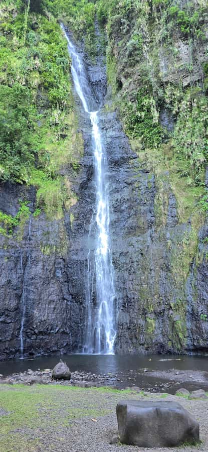 Tahiti: Private Half Day Culture and Nature Highlights Tour - Black sand and surf at Taharuu Beach