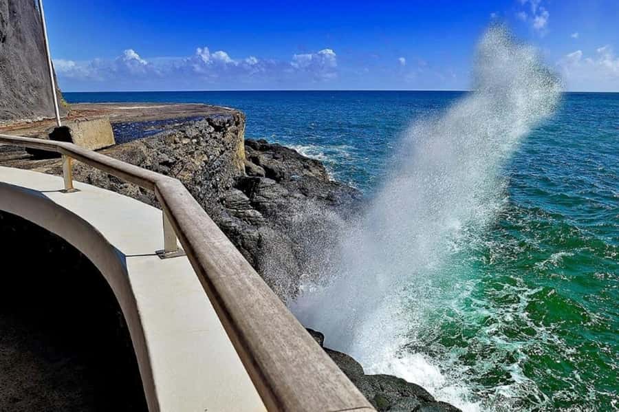 Tahiti: West and East Coast Island Tour with Waterfalls - Marae Arahurahu puts Tahiti’s past first